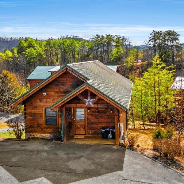 Starry Mountain View- Hot Tub - Pool Table - Prime Location，位于鸽子谷的酒店