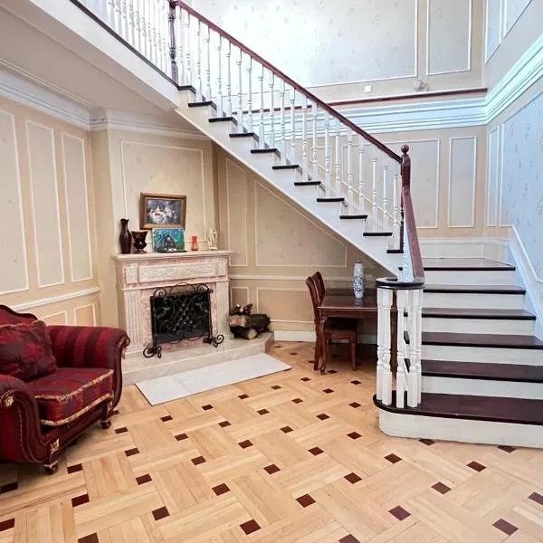 Cozy 5BD House With Frontyard，位于第比利斯的酒店