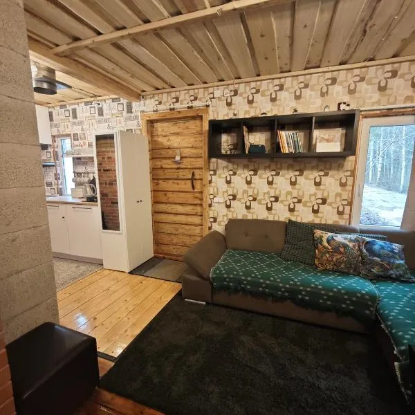 Melleņu ligzda，位于Puršēni的酒店