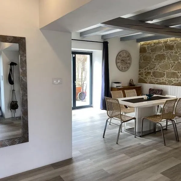 Homeland - family friendly house，位于Ledce的酒店