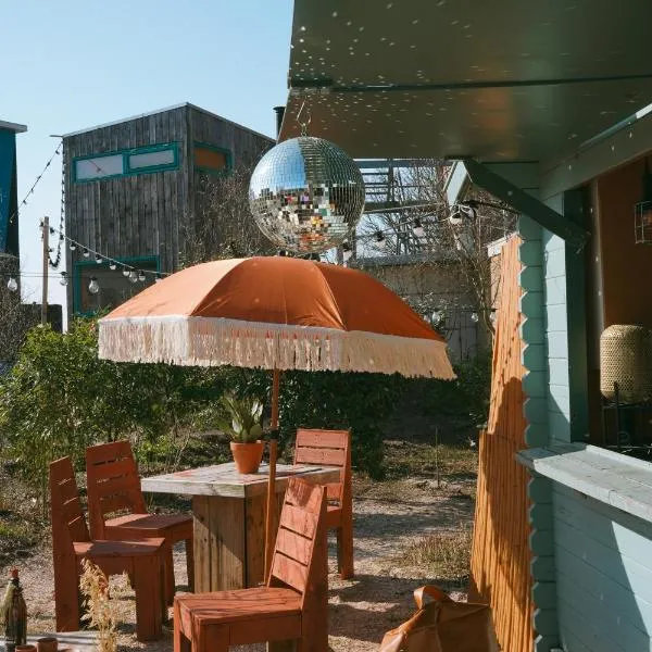 DE BUITENKANS urban camping - unique cabins，位于鹿特丹的酒店