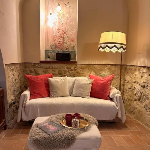 Lanternone nel Borgo - Appartamento di Charme con Giardino，位于阿奎阿斯巴达的酒店