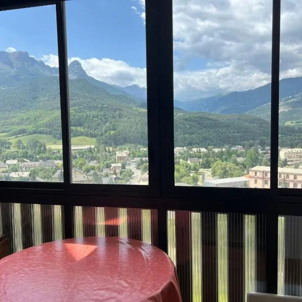 Terrasse de l'Adroit - Barcelonnette - Wi-fi gratuit，位于巴斯洛内特的酒店