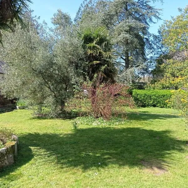 Logis Hôtel La Demeure du Perron，位于Quettehou的酒店