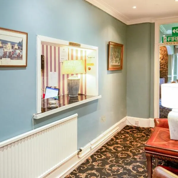 OYO Lamphey Hall Hotel，位于彭布罗克的酒店