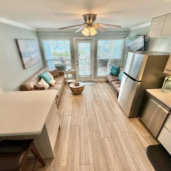 Seascape 2202 The Seashell Pearl no roads to cross，位于加尔维斯敦的酒店