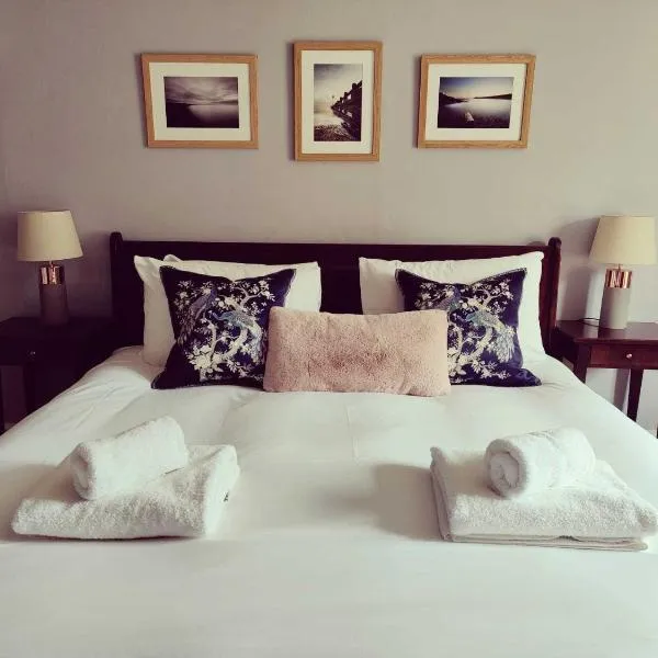 The Crown Hotel，位于法拉姆灵厄姆的酒店