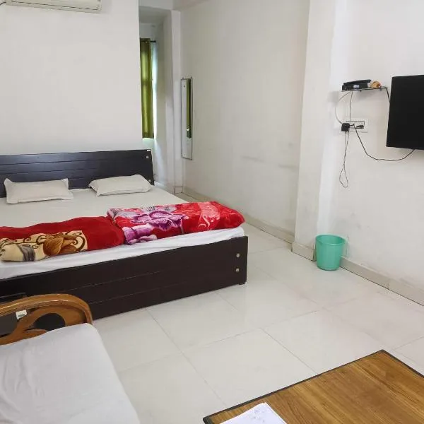 Super Hotel O Couples Hotel，位于贾姆谢德布尔的酒店