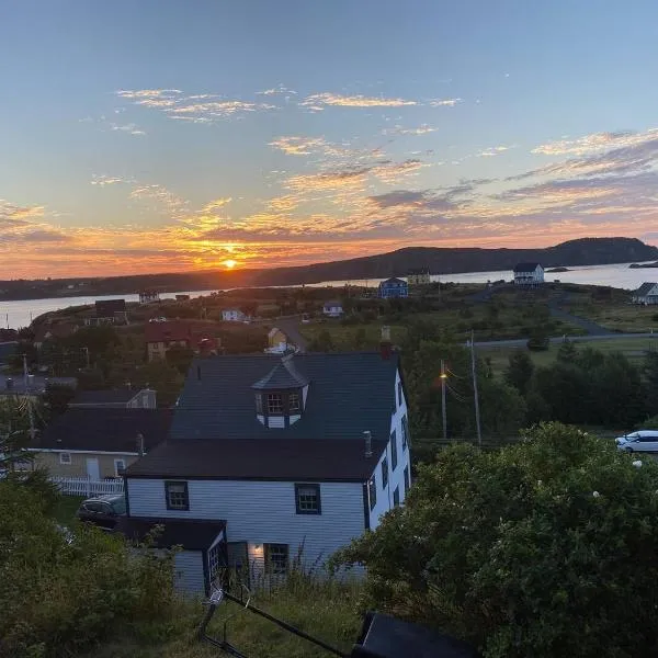 Trinity's Oceanview Gem St Paul's Schoolhouse，位于特里尼蒂的酒店