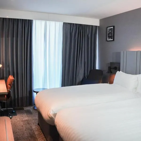Crowne Plaza London - Kingston by IHG，位于泰晤士河畔金斯顿的酒店