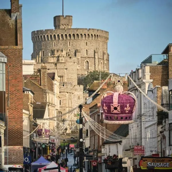 Queen Annes court luxury apartment on high street，位于温莎的酒店