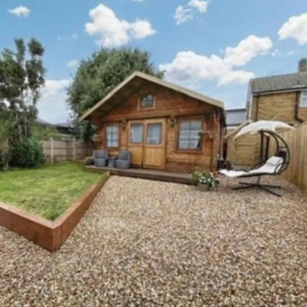 Sea breeze lodge mudeford，位于Burton的酒店