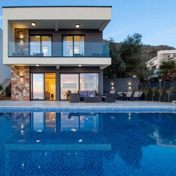 Villa Aurora Azure - Luxury Infinity Pool Resort，位于Katun的酒店