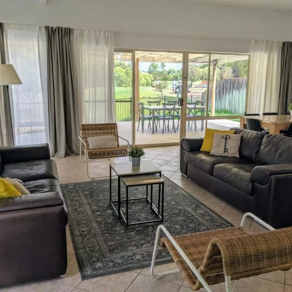 Stableford Cottage Holiday Home Dunsborough，位于邓斯伯勒的酒店