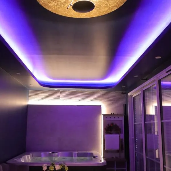 Suite Jacuzzi privatif Li Li et Rose，位于南特的酒店