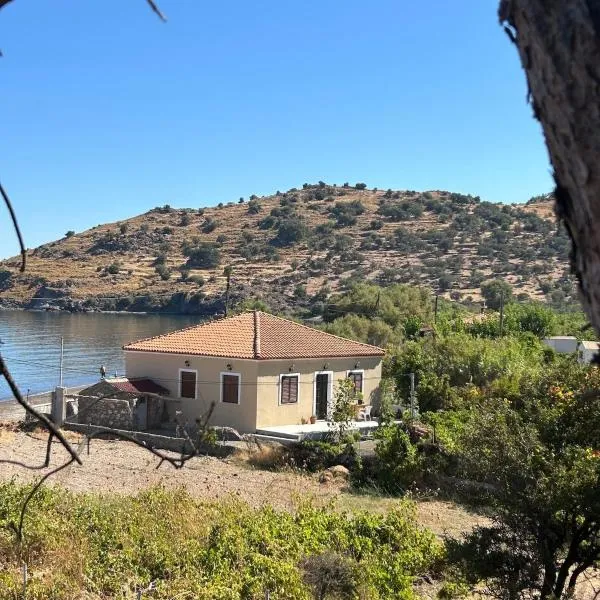 Ambelos, Lesvos Beach House，位于Skoutaros的酒店