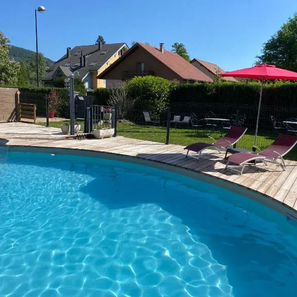 Les 4 flocons à 100m lac et du centre ville , wifi, parking, sauna，位于热拉梅的酒店