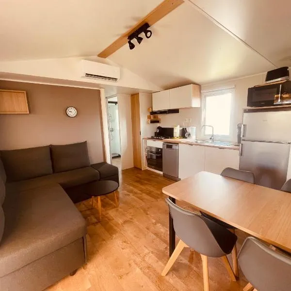 Mobil Home Oliviers 3，位于瓦尔拉普拉日的酒店