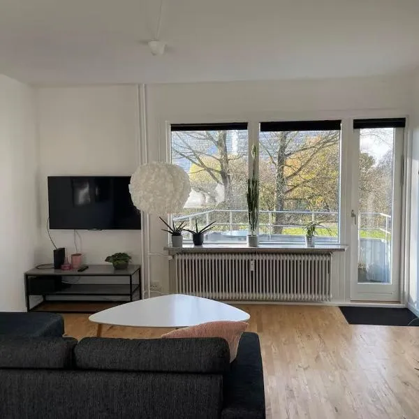 Appartment with balcony，位于奥胡斯的酒店