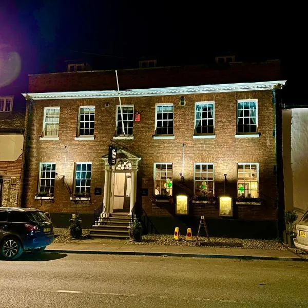 The Limes Bar and Hotel，位于尼德姆马基特的酒店