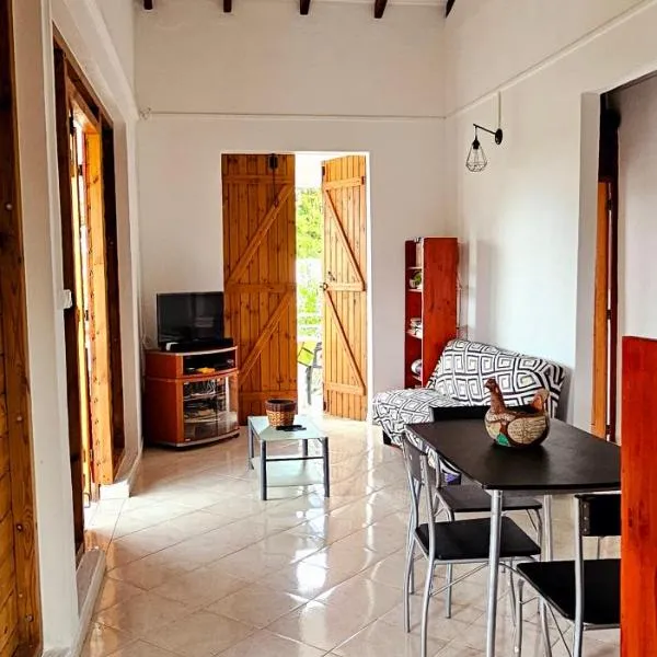 Spacieux haut de villa proche plage，位于Anse-Bertrand的酒店