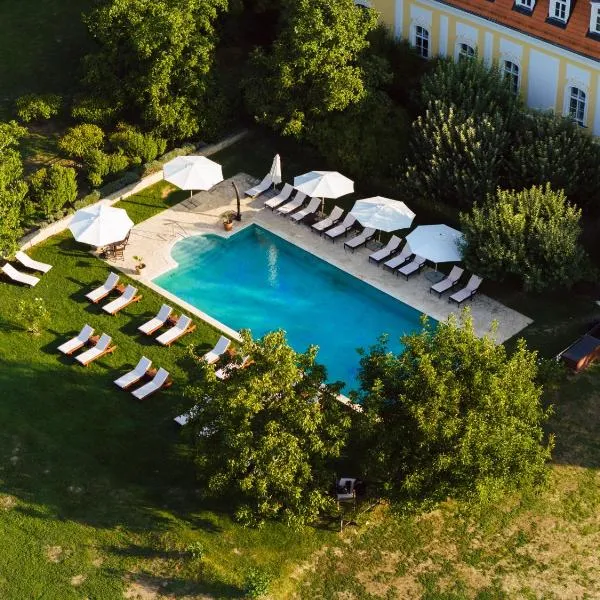 Hotel Château Bela，位于Belá的酒店