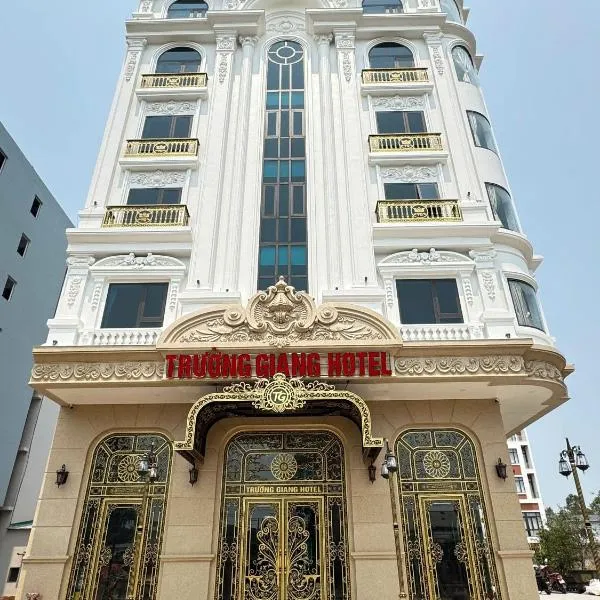 Trường Giang Hotel 2，位于Móng Cái的酒店