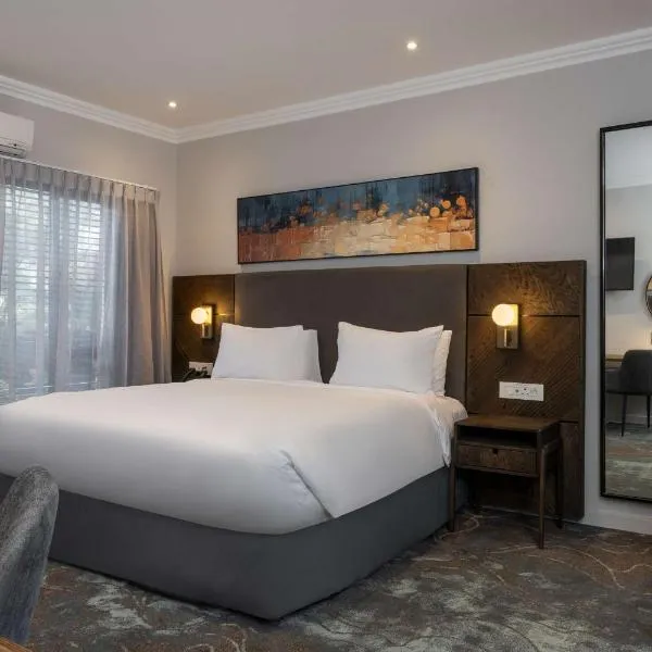 Radisson Hotel and Convention Centre OR Tambo Airport，位于约翰内斯堡的酒店