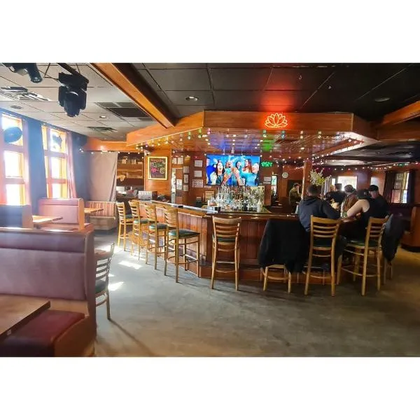 Werry's Cottages Motel & Pub by OYO East Stroudsburg Poconos，位于东斯特劳兹堡的酒店