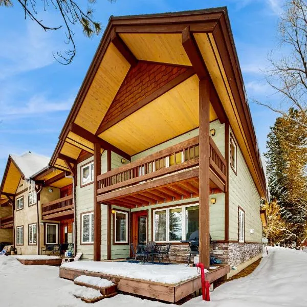 Shiner Creek Retreat，位于麦考尔的酒店