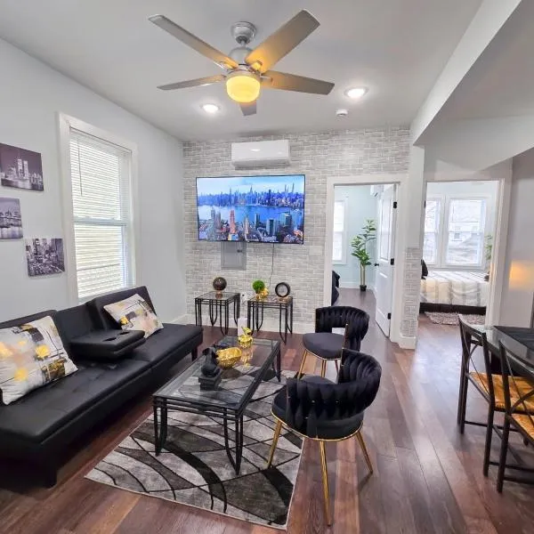 Cozy apartment near a New York，位于泽西市的酒店