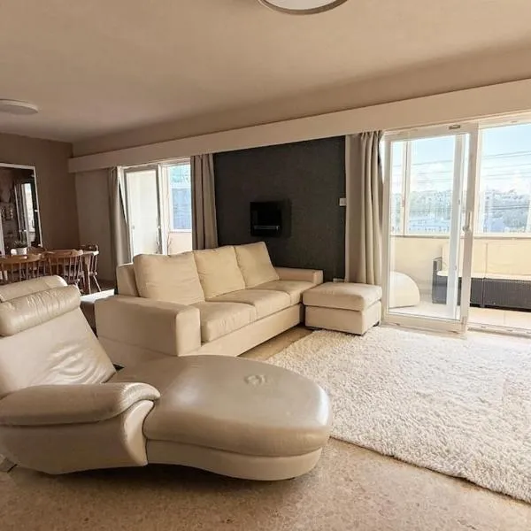 Flat in St Julians sea view，位于圣朱利安斯的酒店