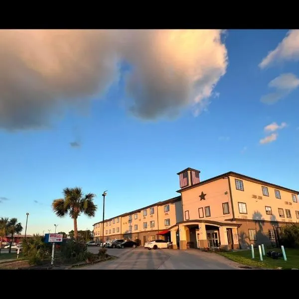 Oyo Townhouse Sulphur,LA Extended Stay，位于萨尔弗的酒店