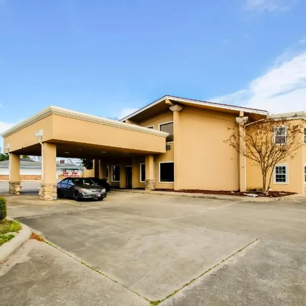 Cypress Inn & Suites Washington by OYO，位于Chocowinity的酒店