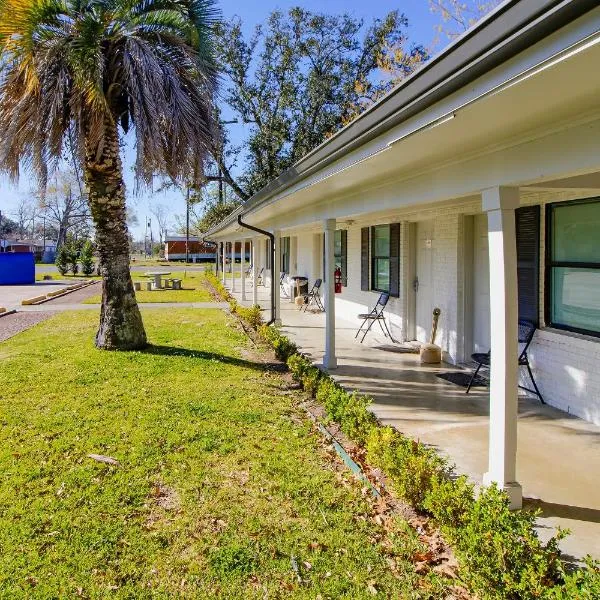 OYO Hotel Sulphur LA Hwy 90 West，位于萨尔弗的酒店