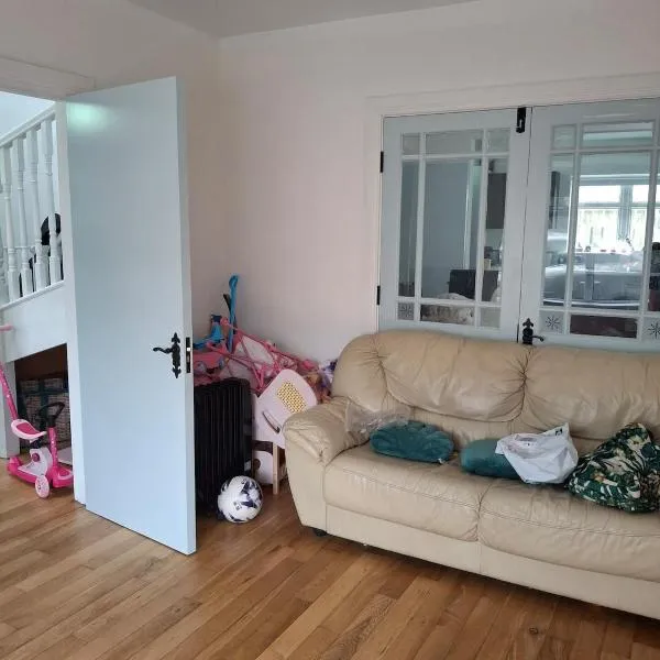 Artist house Letterkenny，位于莱特肯尼的酒店