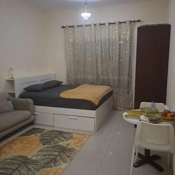 DELUXE ROOMS Feel like home，位于沙迦的酒店