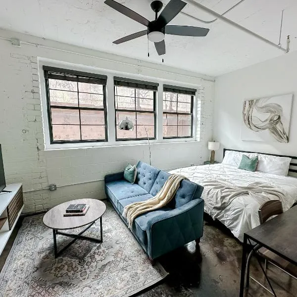 Sleepover Charming 1BD 1BA Wichita Lofts，位于威奇托的酒店