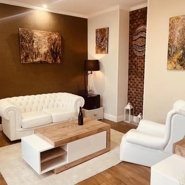 La Galerie, suite pour 2 personnes avec chambre supplémentaire possible，位于圣法尔若的酒店