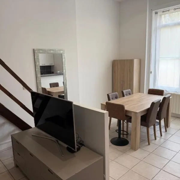 OULLINS T3 COSY 70M2 - 6 Pers 2 Chambre - 2 Mezzanines Métro & centre à Pied，位于隆河省的酒店