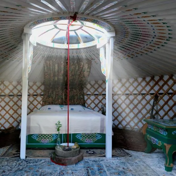 YURT in beautiful nature with a lot of privacy，位于Troche的酒店