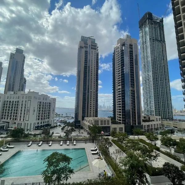3BR Haven with Burj Views by MagnoliasVHR，位于迪拜的酒店