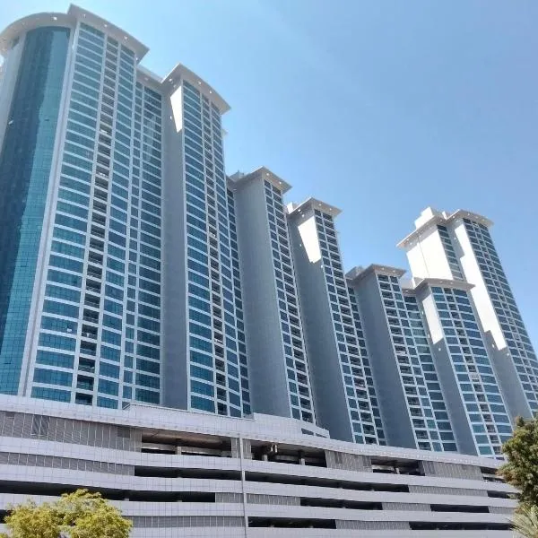 sea sand Corniche Residence Ajman，位于阿吉曼的酒店