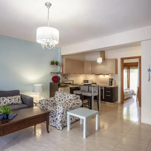 Cozy Summer House by the Beach，位于波利克罗诺的酒店