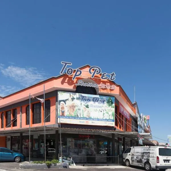 OYO 43915 T P Hotel，位于实兆远的酒店