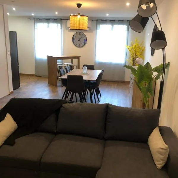 APPARTEMENT F3 BOX Vélo Moto Centre historique，位于米雷普瓦的酒店