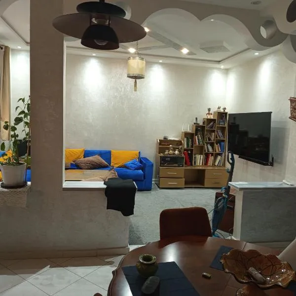 À mi-chemin，位于拉腊什的酒店