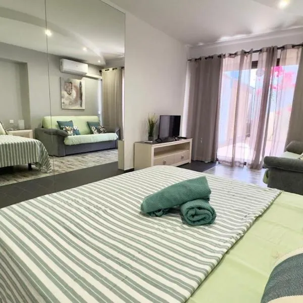 Inside Club Atlantis resort- fabulous Bungalow，位于阿德耶的酒店