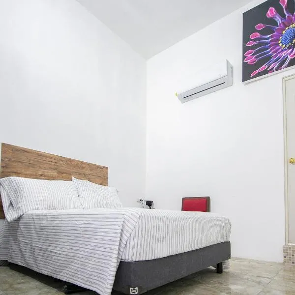 OYO Hotel Plaza Las Torres, Cabo San Lucas,位于卡波圣卢卡斯的酒店