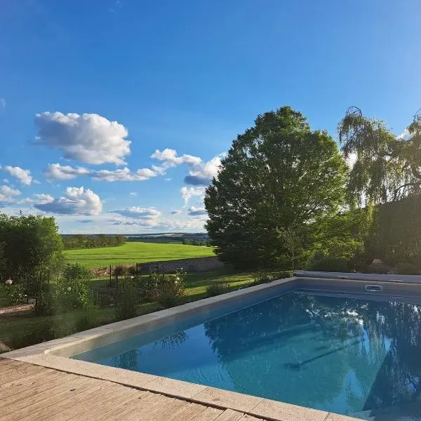 Le domaine aux herbes folles，位于Stigny的酒店